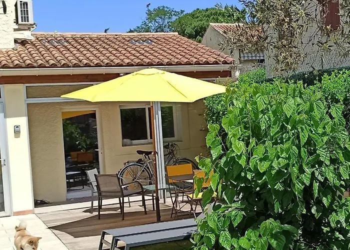 Maisonnette Calme Avec Jardinet
