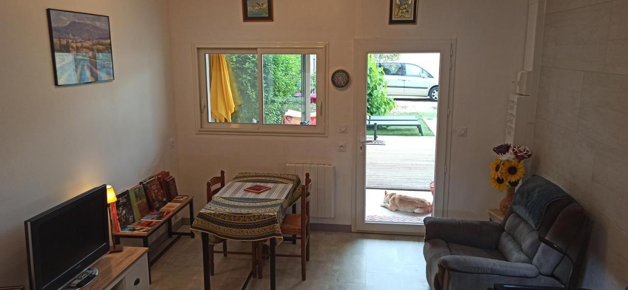 Holiday home Maisonnette Calme Avec Jardinet *